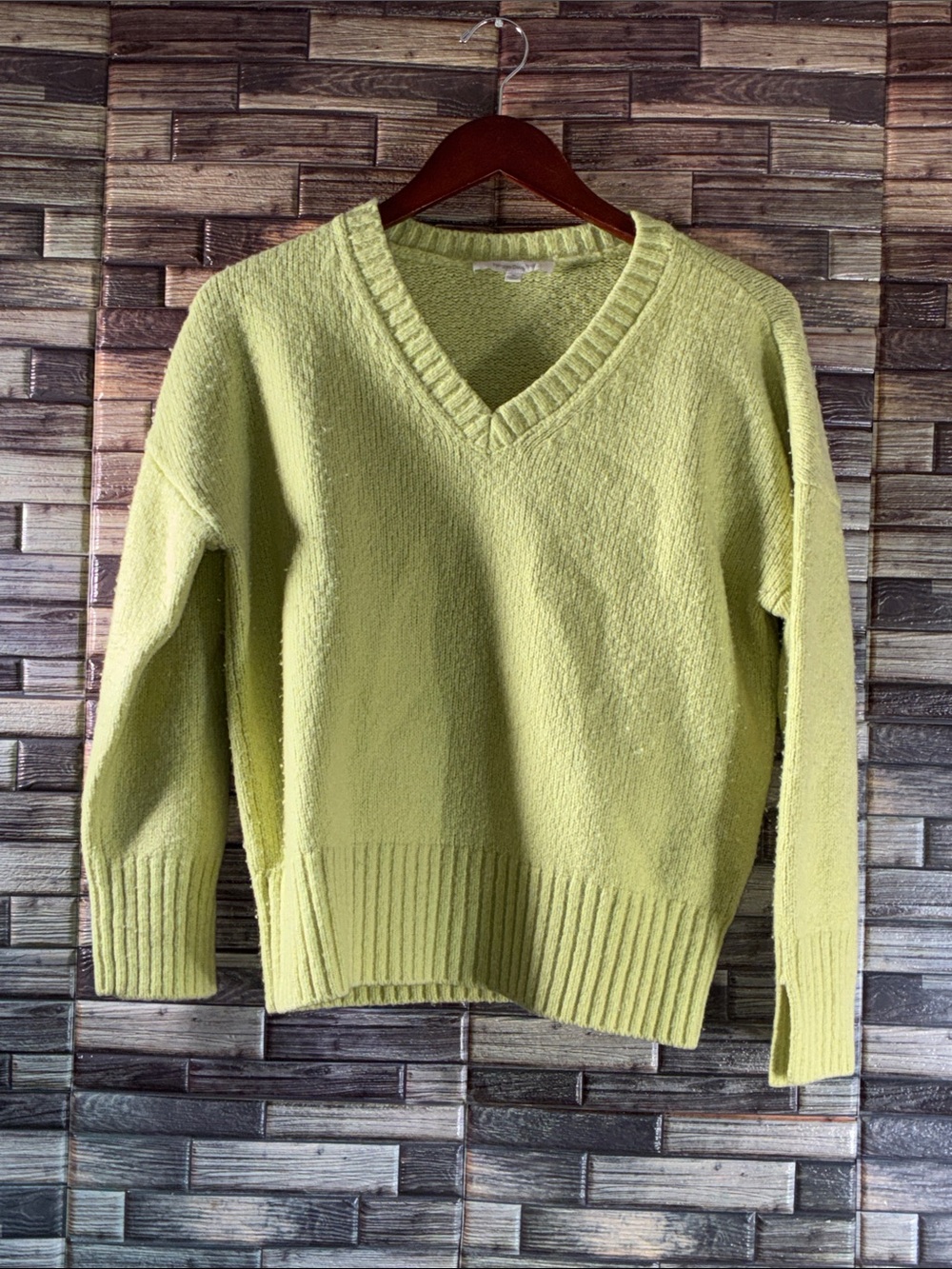 Pre Owned Favorite Daughter XS Citron Green William V Neck Sweater